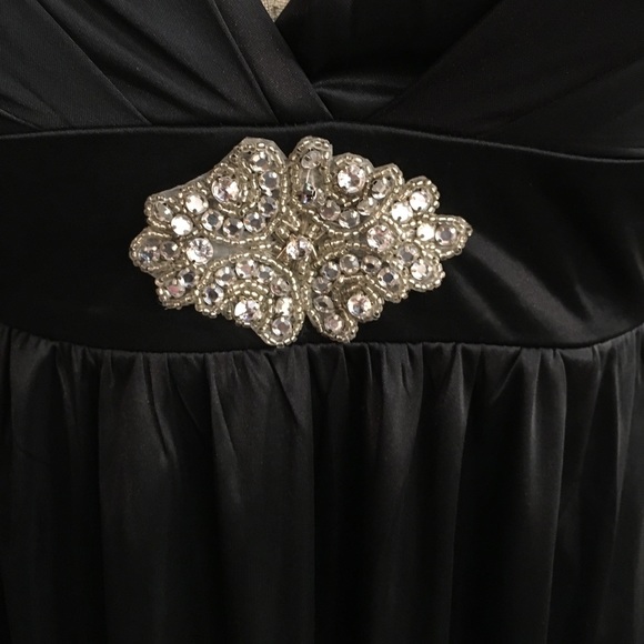 💥HOST PICK💥 Black Empire Waist Dress - Picture 3 of 8